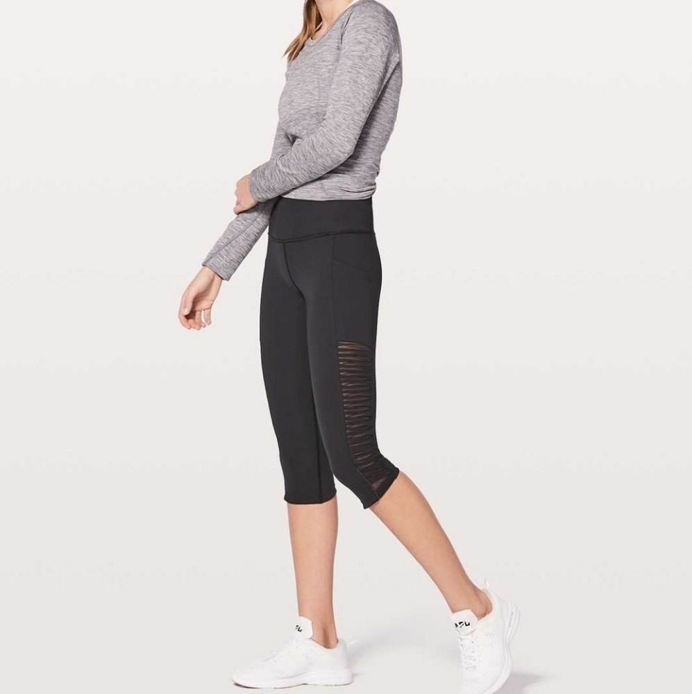 Lululemon Black Mesh Panel Sharp Turns Crops Size 2